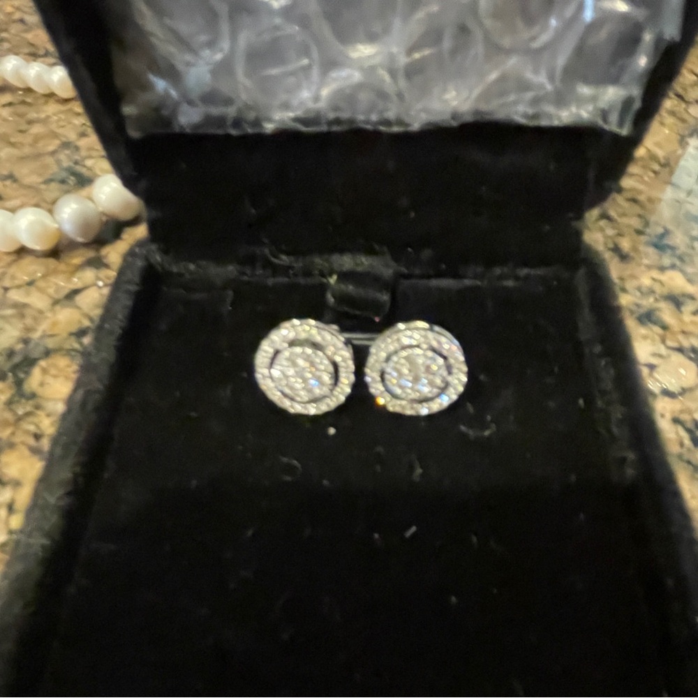 14k WG  Stud Earrings